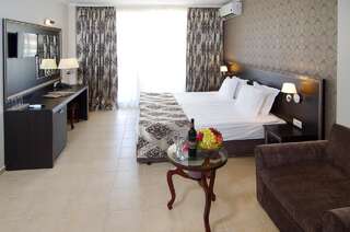 Отель Hotel & SPA Diamant Residence - Все включено Солнечный Берег Семейный номер (для 5 взрослых)-1